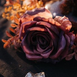 Corona di 3 rose e fogliame Witchyland -  50 cm. n4
