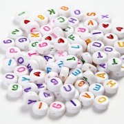 Perle piatte dell'alfabeto multicolore (6 mm)