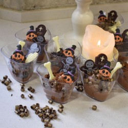 2 scheletri di Halloween (4, 6 cm) - Cioccolato fondente. n8