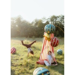 Palloncino in foil di elio rosso opaco con stelle dorate - 50 cm. n1